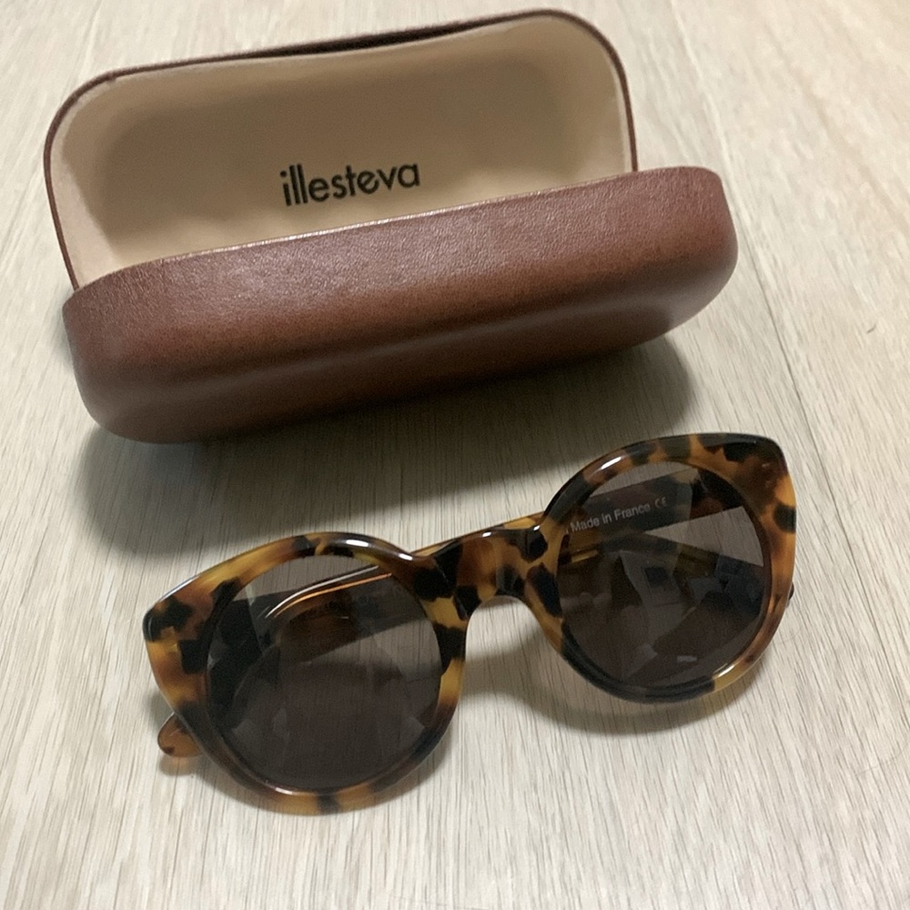 Never worn Illesteva Zac Posen X tortoise shell sunglasses.